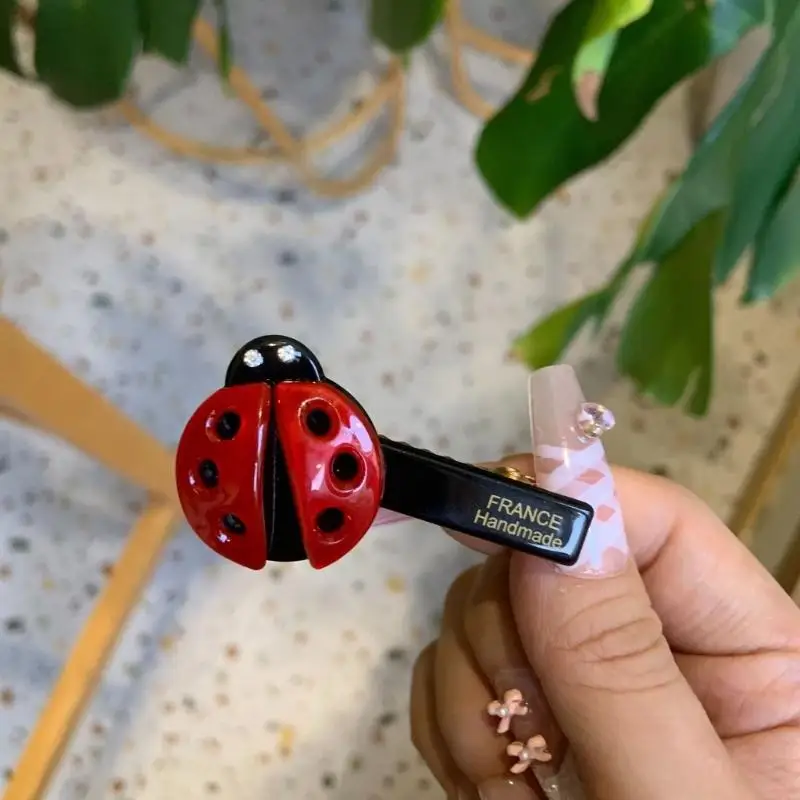 Пластиковые зажимы для волос в виде бабочек