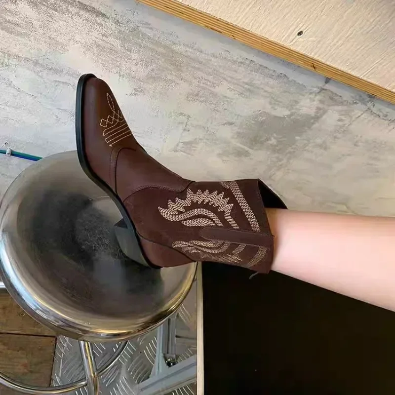Женские ботильоны с заостренной вышивкой узкие рыцарские ботинки на массивном