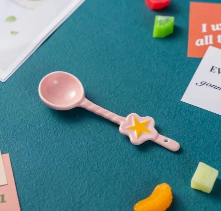 

Керамическая миска для рамена в форме клубники