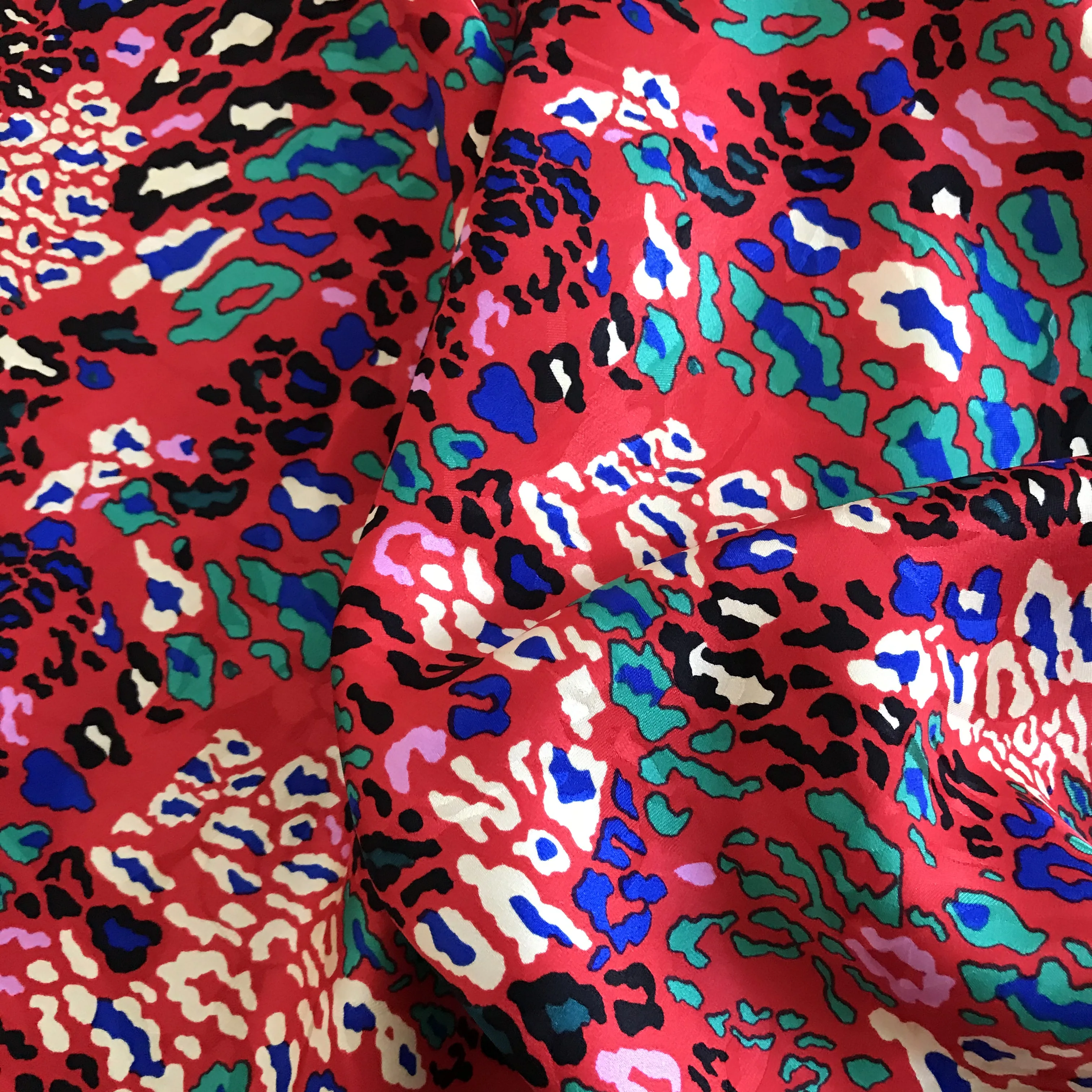 

1 meter 100% Mulberry Silk 19 momme Thick Silk Fabric Red Floral Printed 138cm 54" wide by the yard XX1061