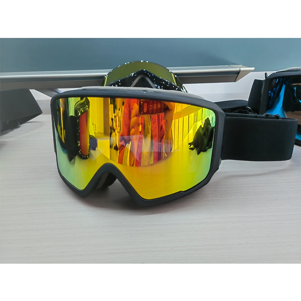 Лыжные очки с подогревом линзы магнитной формы