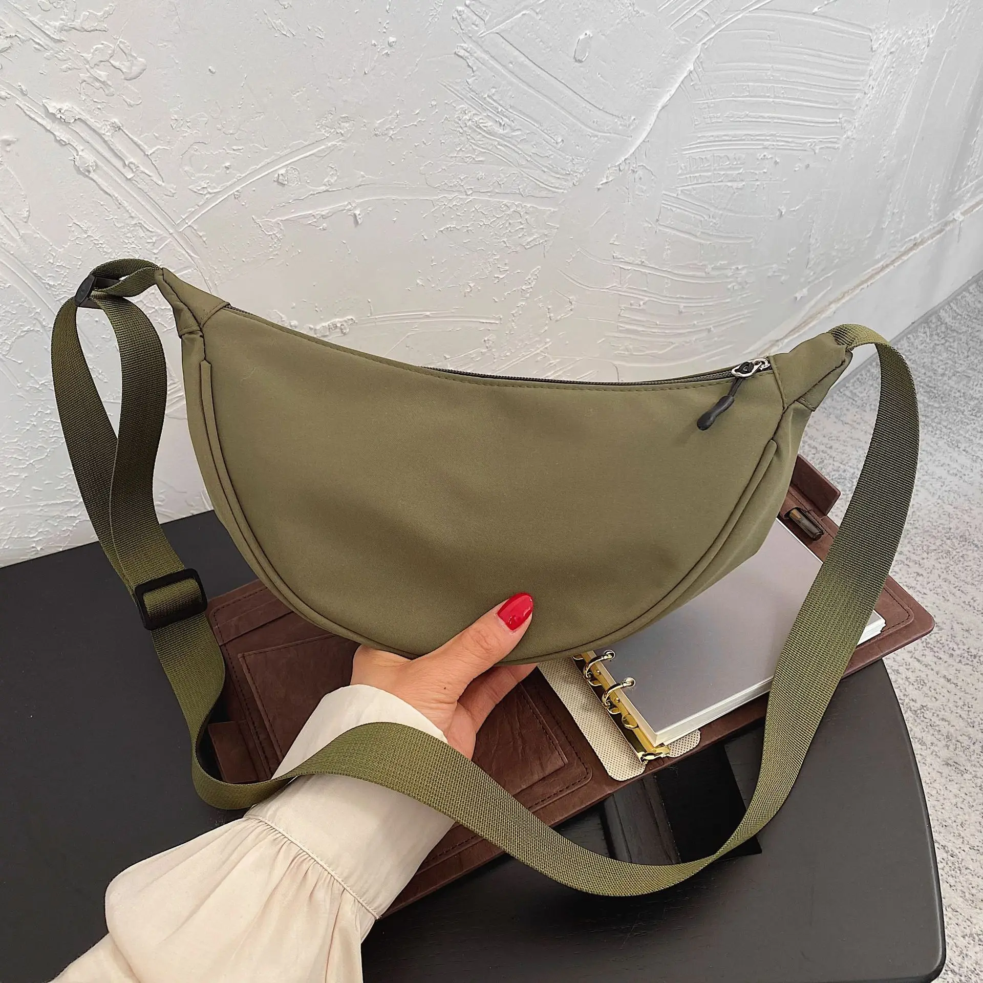 

Новинка лета 2022, модная универсальная сумка из нейлоновой ткани для пельменей, маленькая Студенческая диагональная тканевая сумка на одно ...