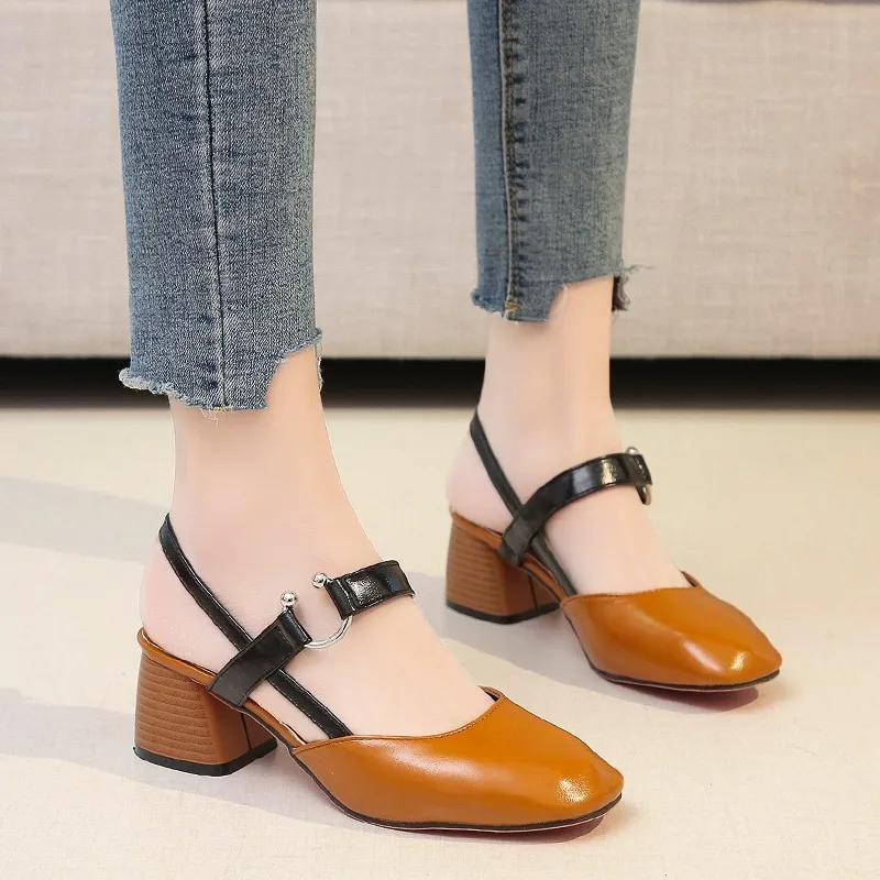 

2022 Sandals Women's Summer New Pointy Chunky Sandals Large Size Women's Fashion Woman Shoes Zapatos De Mujer