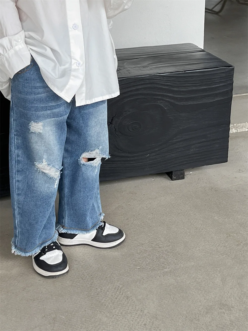 

Весенние детские рваные широкие Свободные повседневные брюки стильные джинсы для девочек и Прямые корейские брюки для мальчиков одежда детские штаны