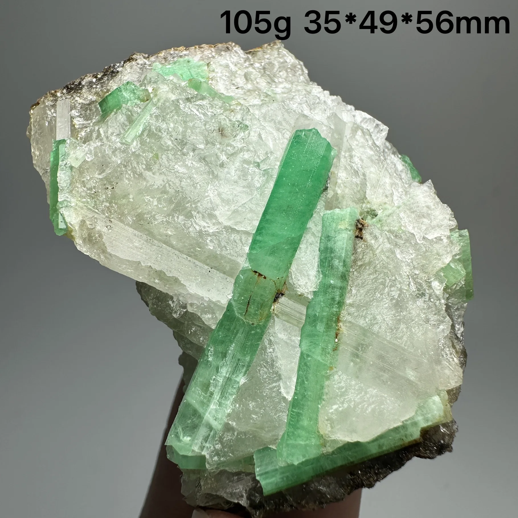 Образец минерала изумруд