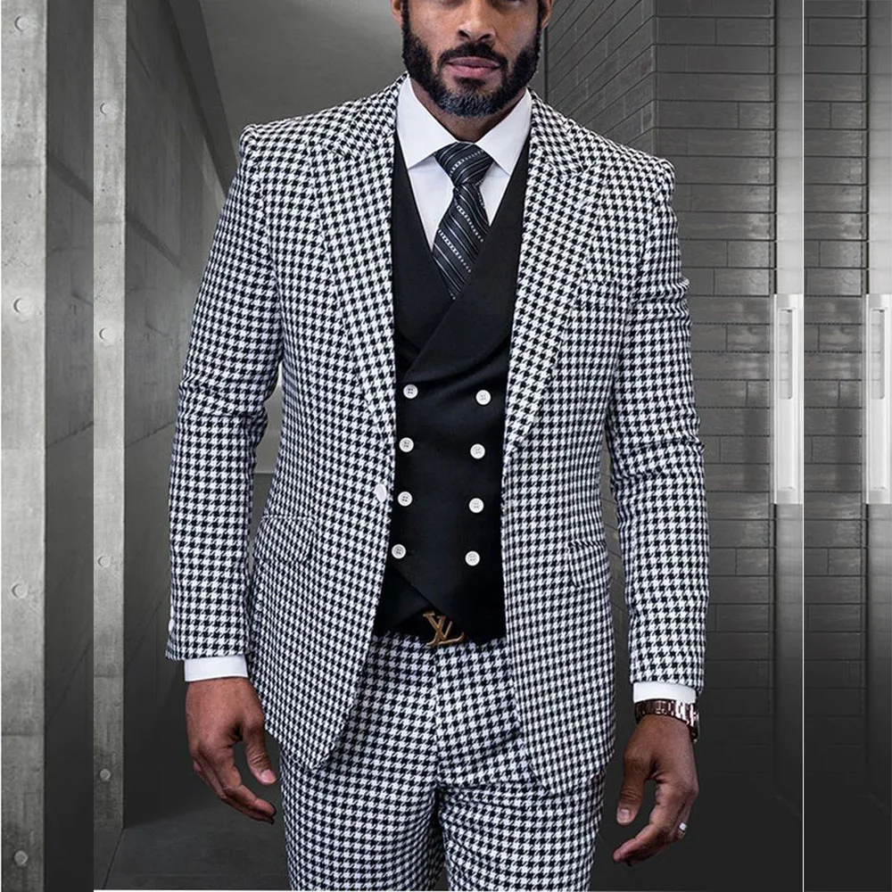 Костюм мужской классический из трех предметов жакет брюки одна пуговица лацканы