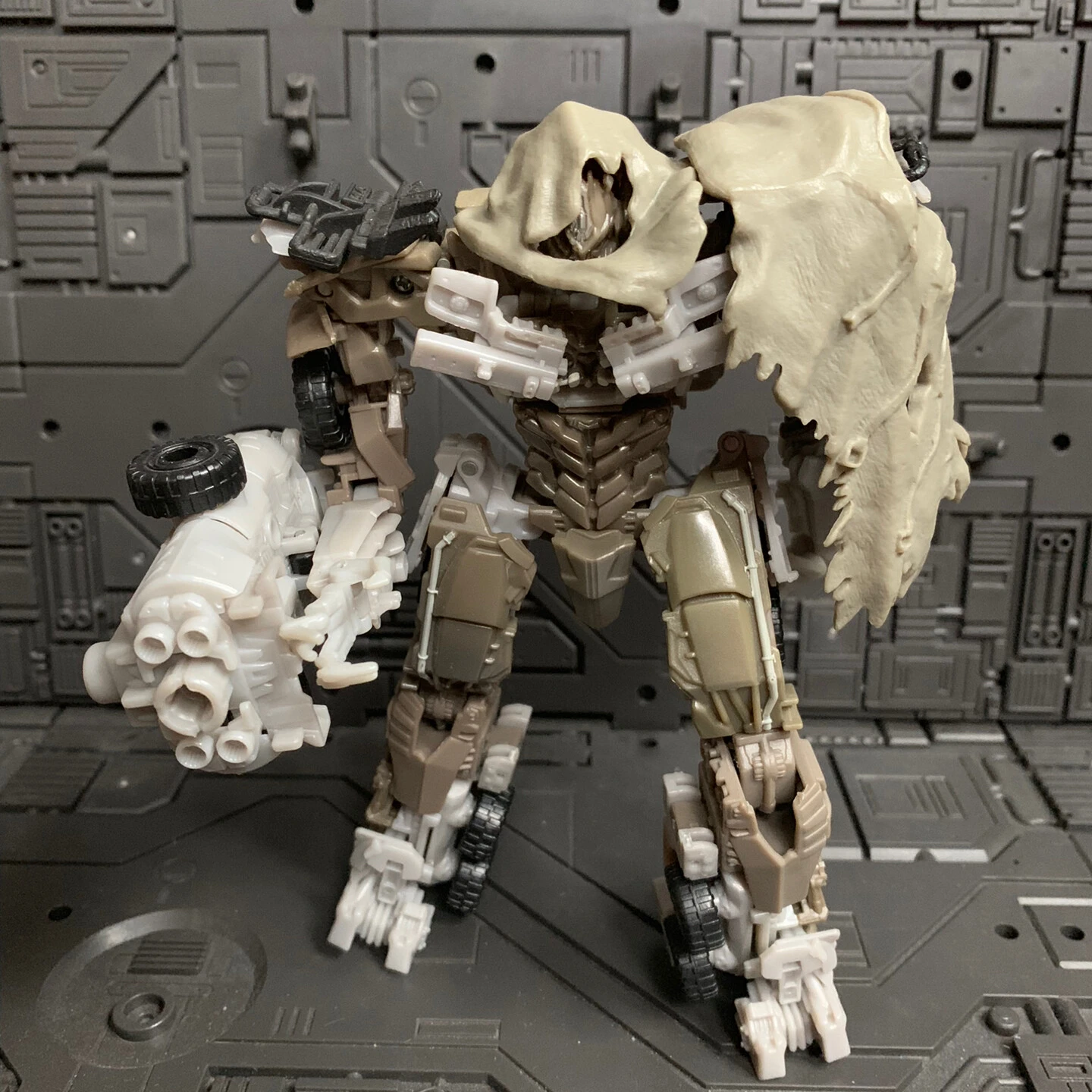 В наличии игрушки-трансформеры Nautical Master VM Level Megatron KO Версия Десептиконы Аниме