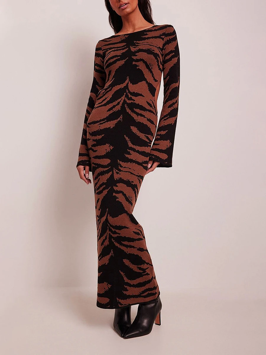 

Женское осенне-зимнее платье-свитер с рисунком