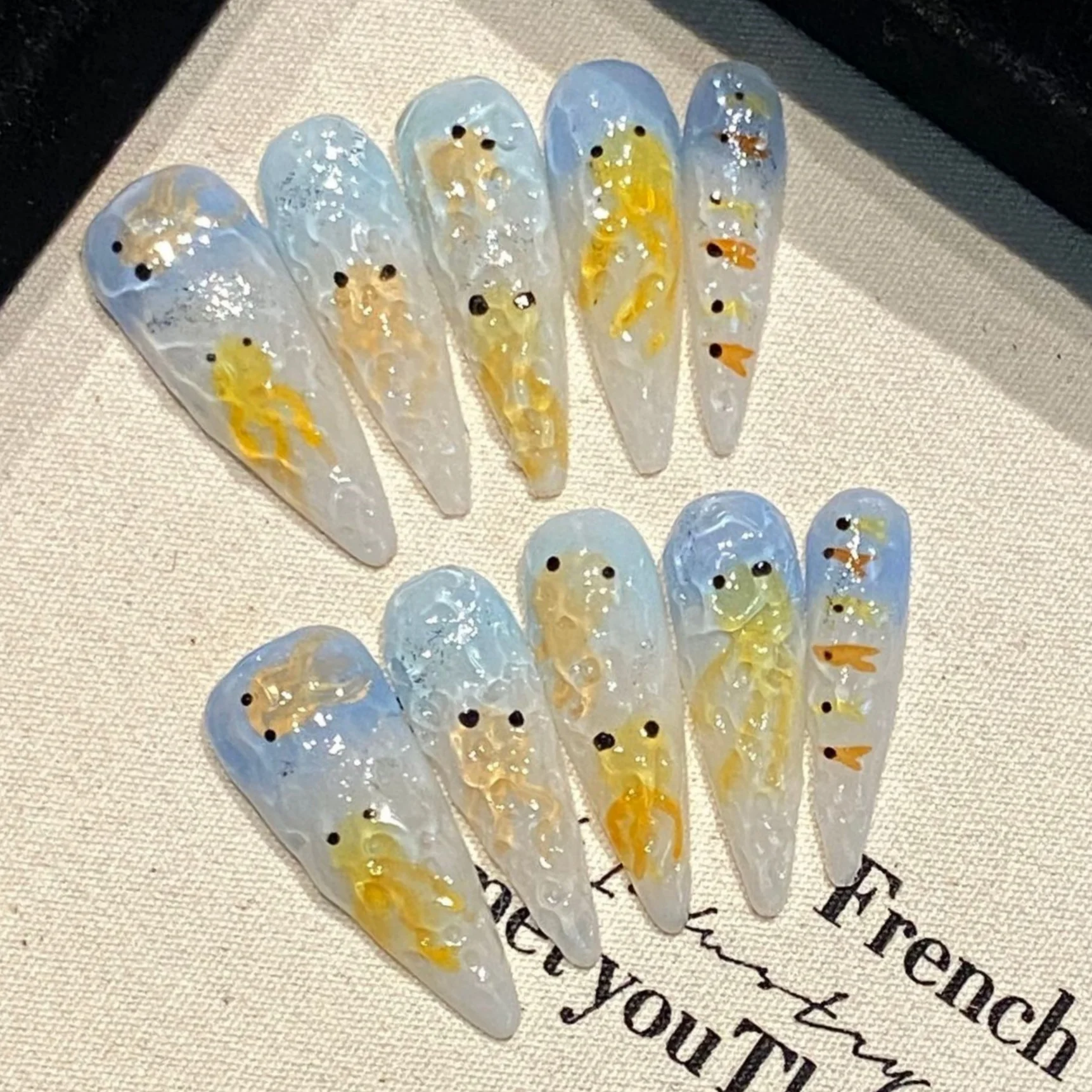 Градиентные синие накладные ногти кошачий глаз морской мир ручная роспись