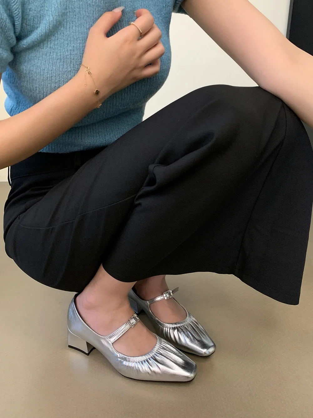 Женские туфли-лодочки с круглым носком черные серебристые бежевые туфли без