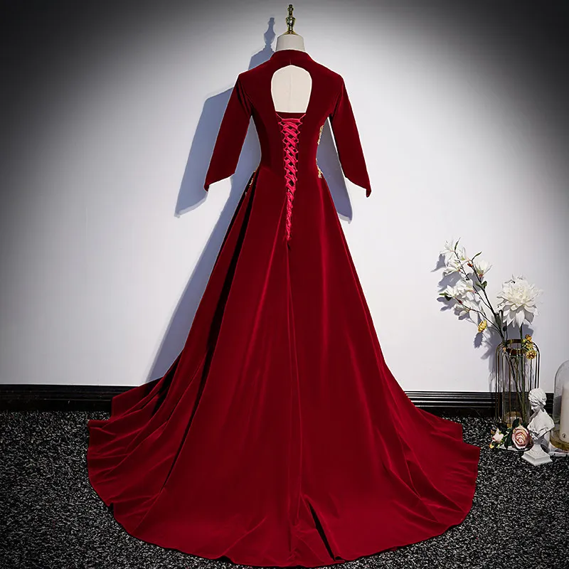 Рисунок 3 - Вечернее платье с V-образным вырезом