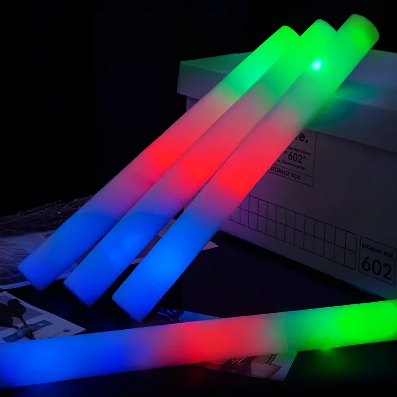 Фото Набор светящихся палочек RGB (30/40/60/80/100/120 шт.): разноцветные светодиодные палочки-трубки для вечеринок, дней рождения, свадеб и праздников №2