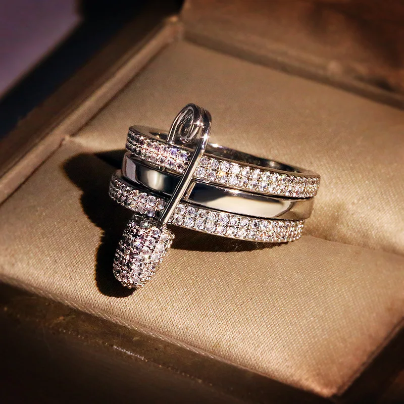 

Женское кольцо с фианитом, серебро 925 пробы