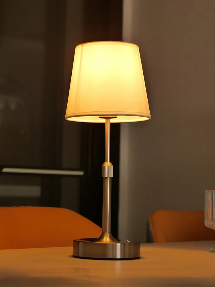 Беспроводная светодиодная металлическая настольная лампа перезаряжаемая от USB