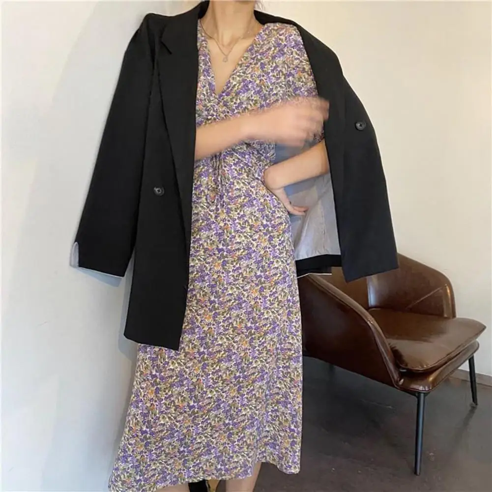 

Женское платье миди с V-образным вырезом и цветочным принтом