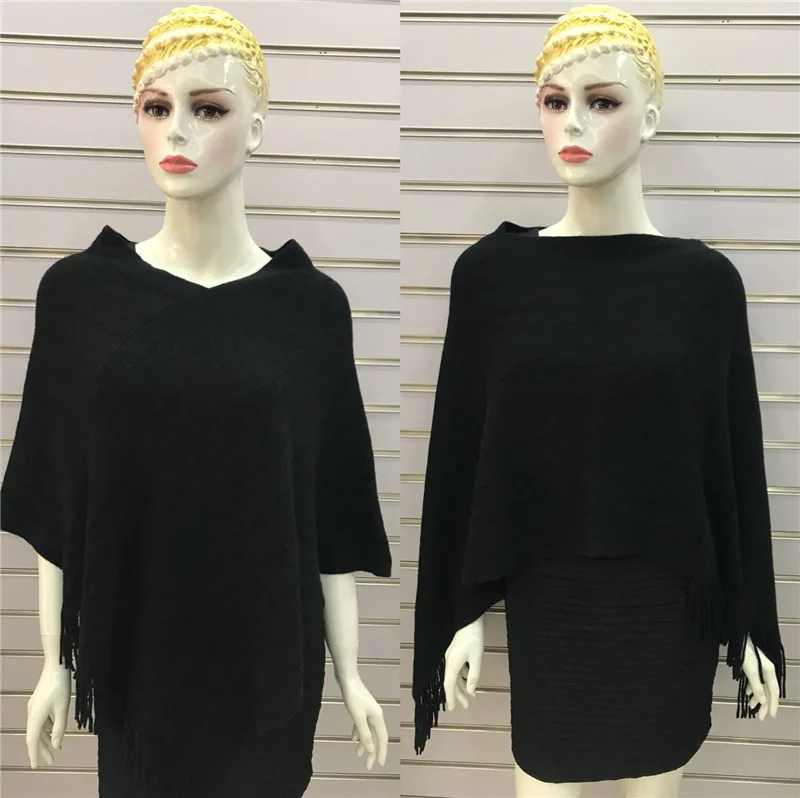 Женская накидка с кисточками трикотажный контрастный черный свитер в стиле