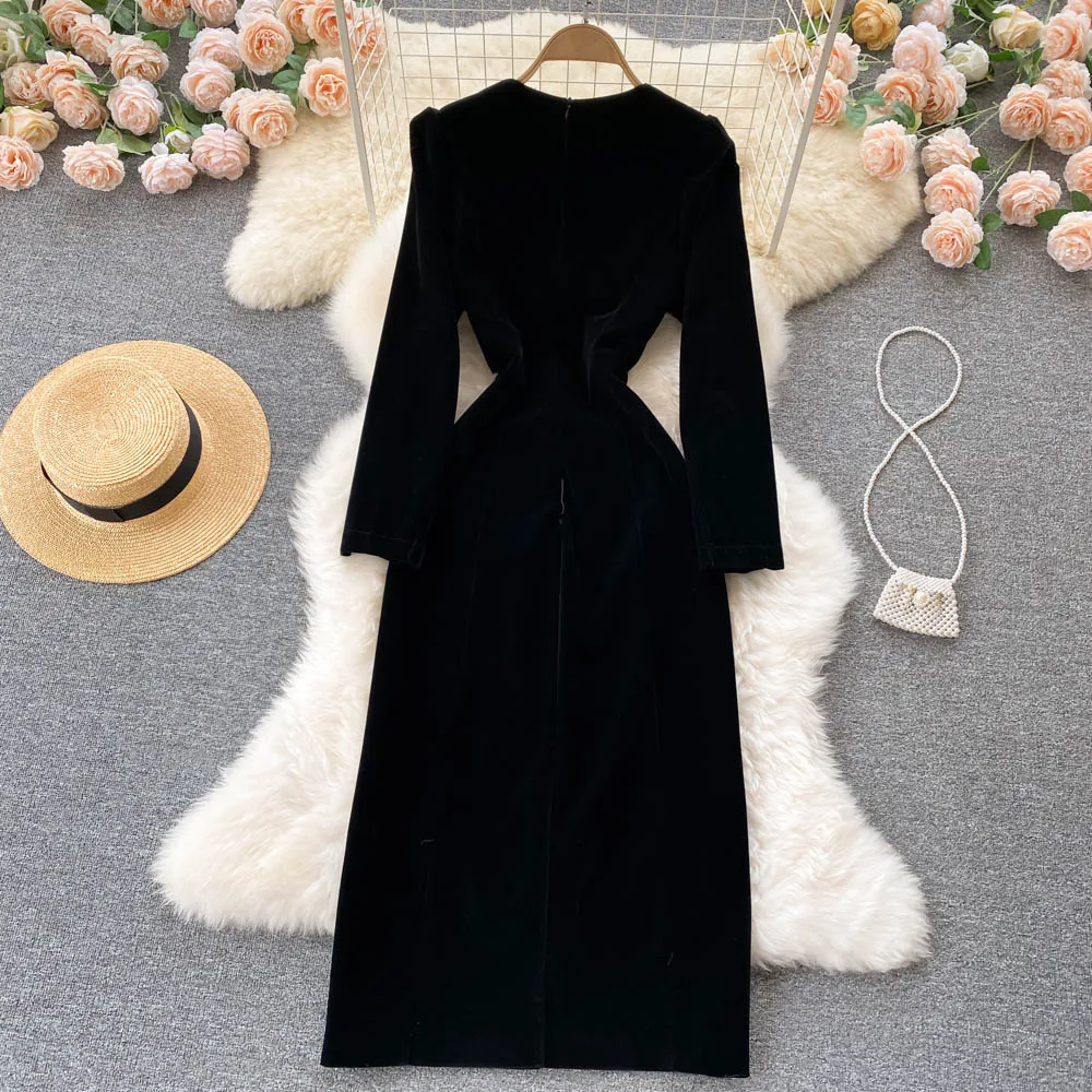 Женское бархатное платье с квадратным вырезом