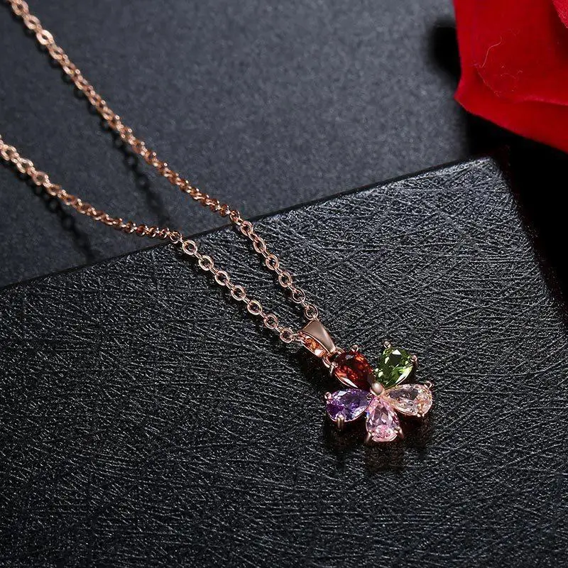 

Classic titanium steel color diamond flower necklace female niche design sense light luxury clavicle chain fashion cute collars