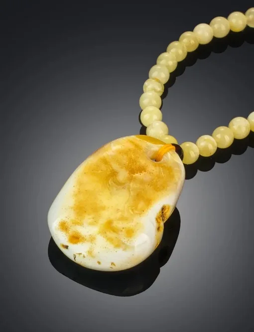 Эффектное колье с подвеской из натурального балтийского янтаря Лаура |