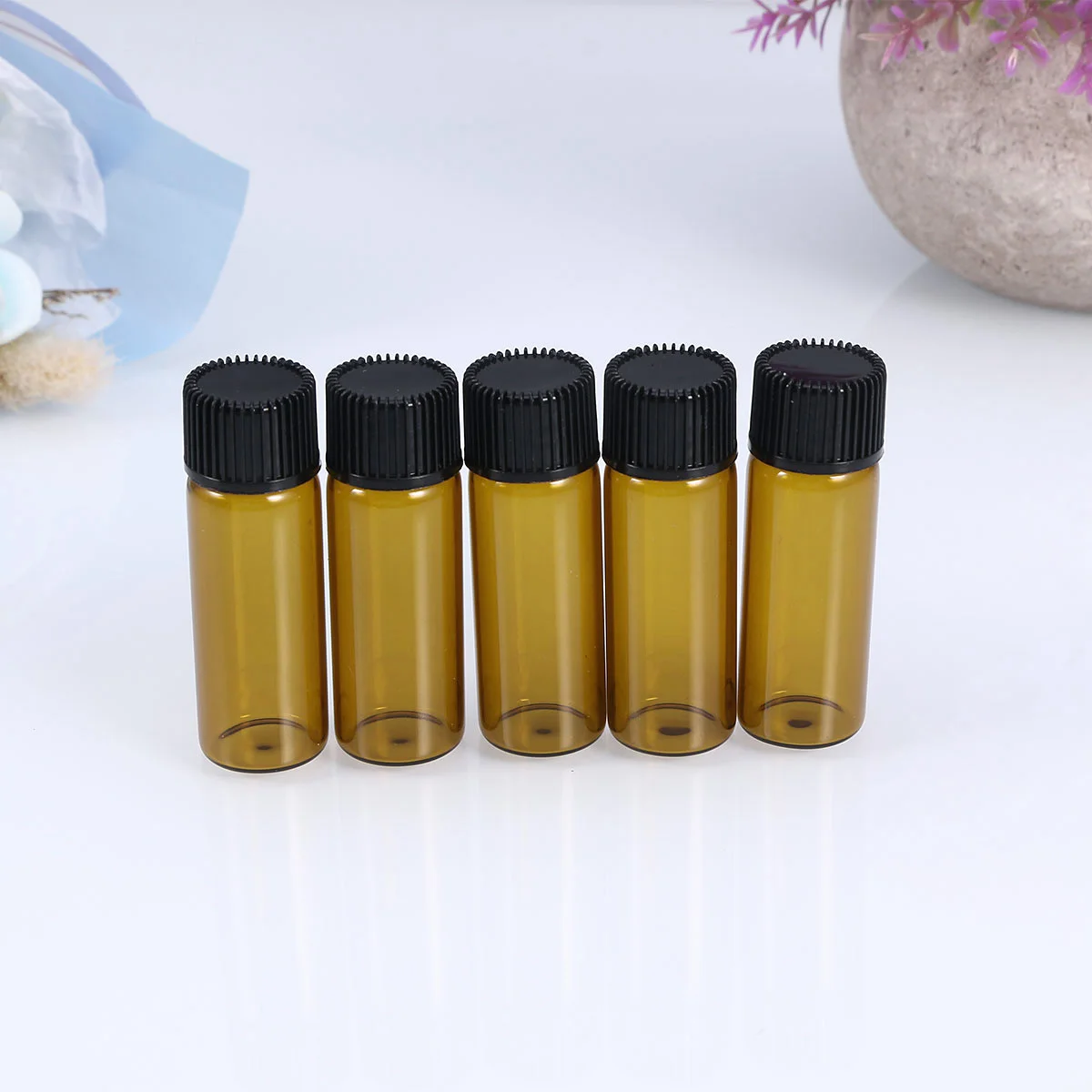 

Amber Glass Sample Bottles 5ml Essential Oil Bottles Glass Vials with Lids for Essential Oils Chemistry Chemicals Laboratory