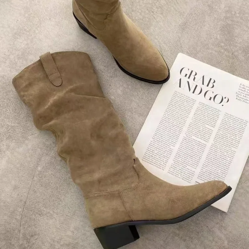 Замшевые женские зимние высокие сапоги на среднем каблуке модные туфли до