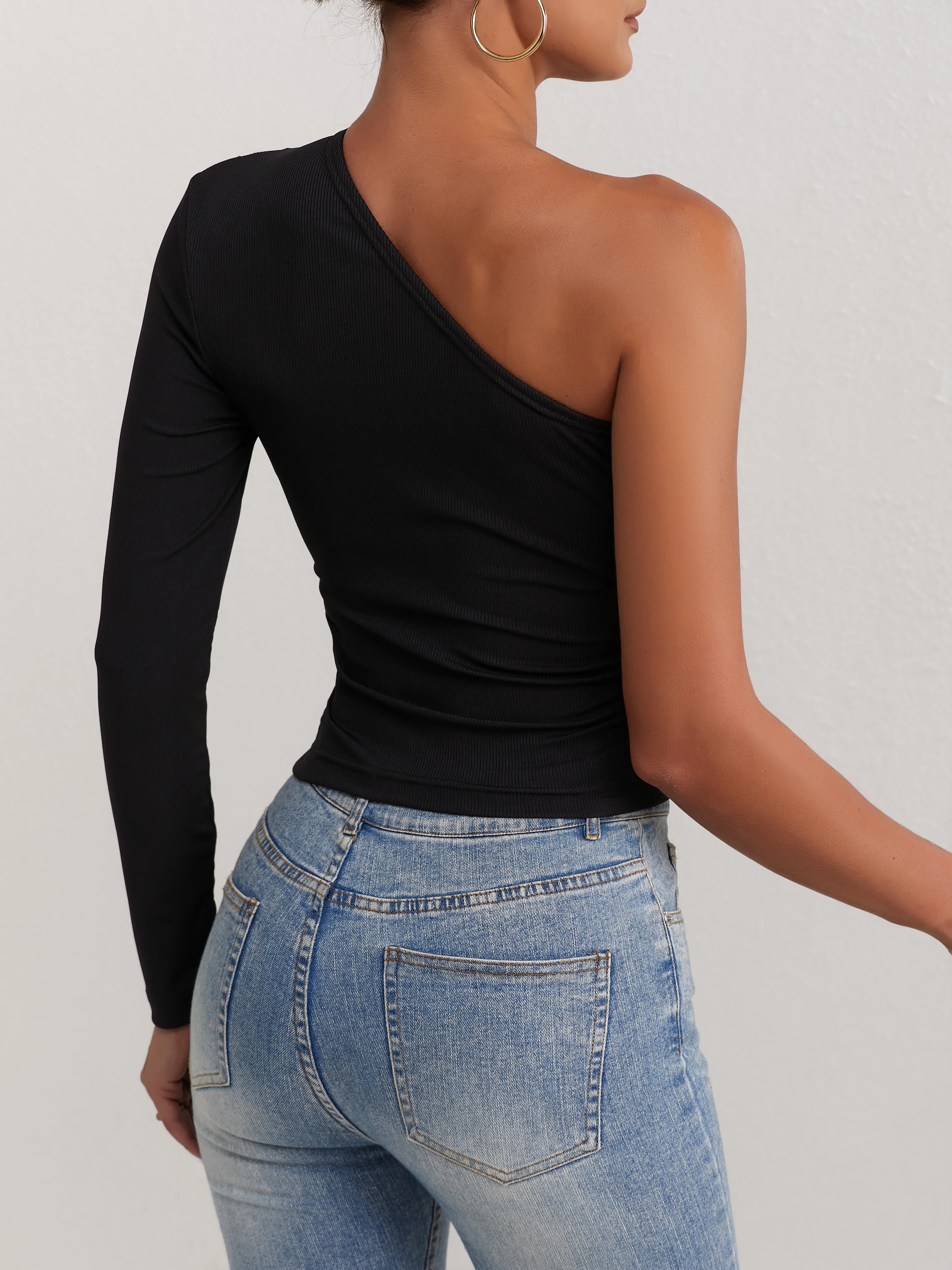 НАПРАВЛЕНИЕ 2407081 Шикарный топ на одно плечо с асимметричным вырезом сексуальный