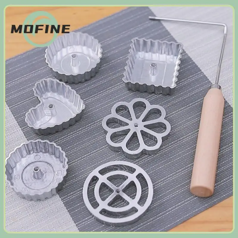 

Lengthened Handle Fried Cookies Mould Scald Proof Aluminum Alloy Waffle Cake Mold High Temperature Resisting Food Grade Small