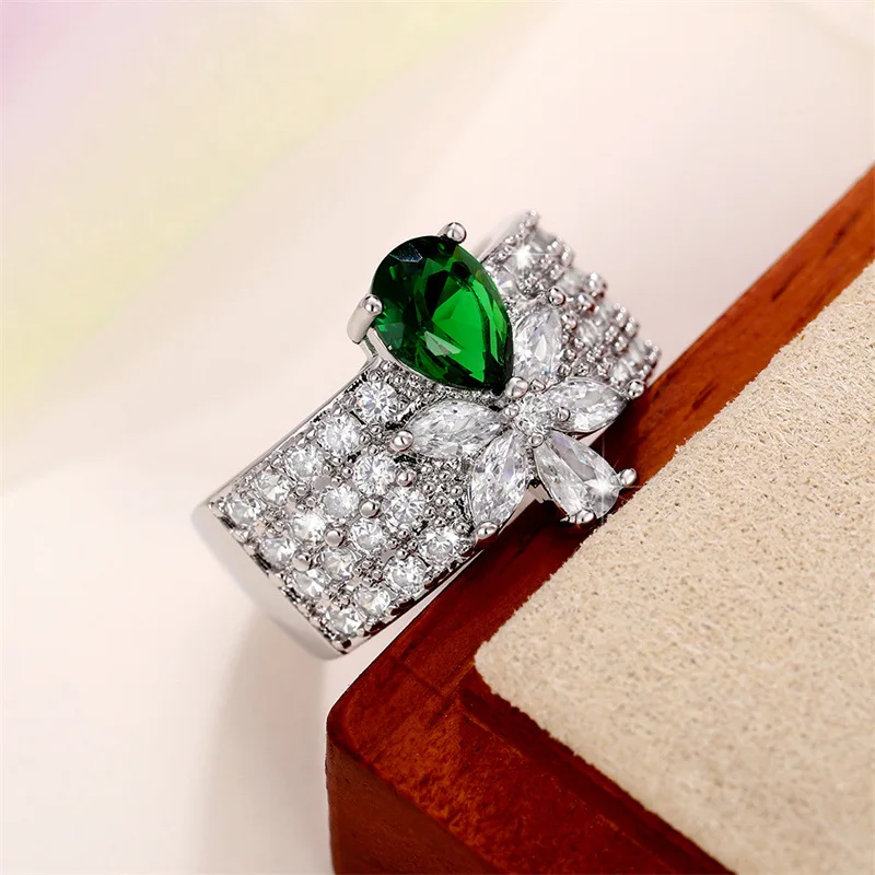 

2023 New Vintage Green Cubic Zirconia Ring Temperament Sweet Flower Ring Women's Party Anniversary Gift Gorgeous Crystal Jewelry