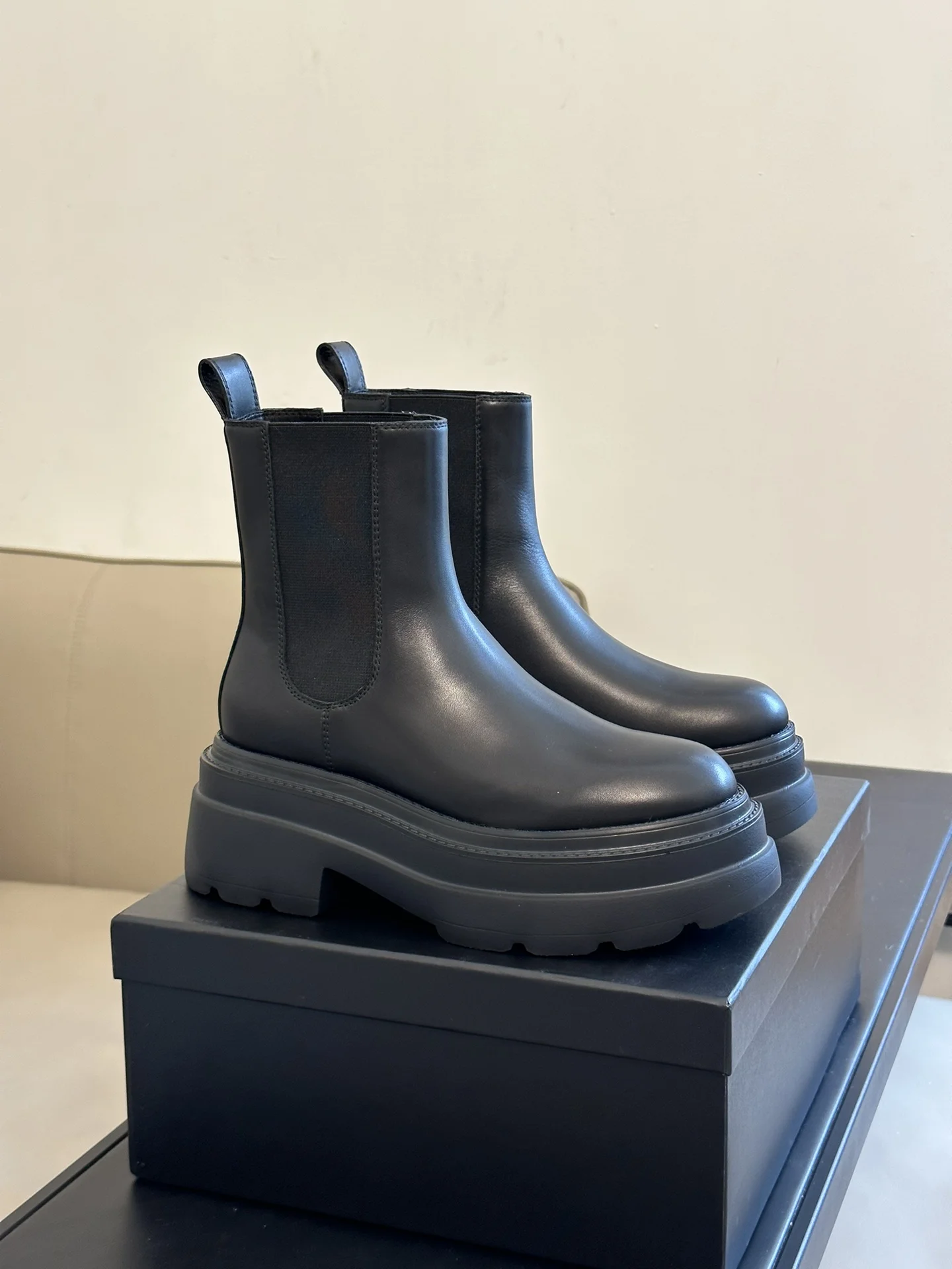 Точная копия женской обуви международного бренда, Александр Ван, телячья кожа верх, круглый носок, Челси лодыжки стрейч ботинки, толстая подошва