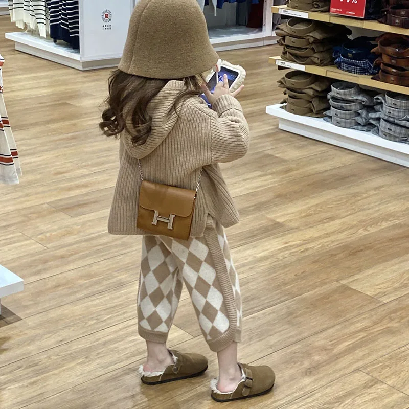 

2023, свитер для девочек, клетчатые штаны из 9 предметов, шерстяная шапка, комплект из трех предметов 8-14