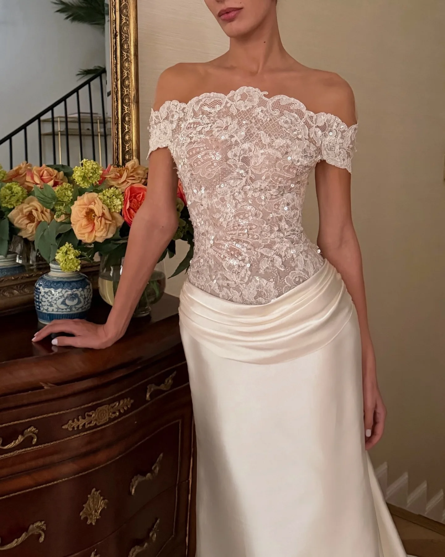 Фото Свадебное платье Sharon Said Luxury Mermaid с бисером и кружевом, с открытыми плечами, атласной накидкой и иллюзорной спинкой, модель SW231, на заказ №2