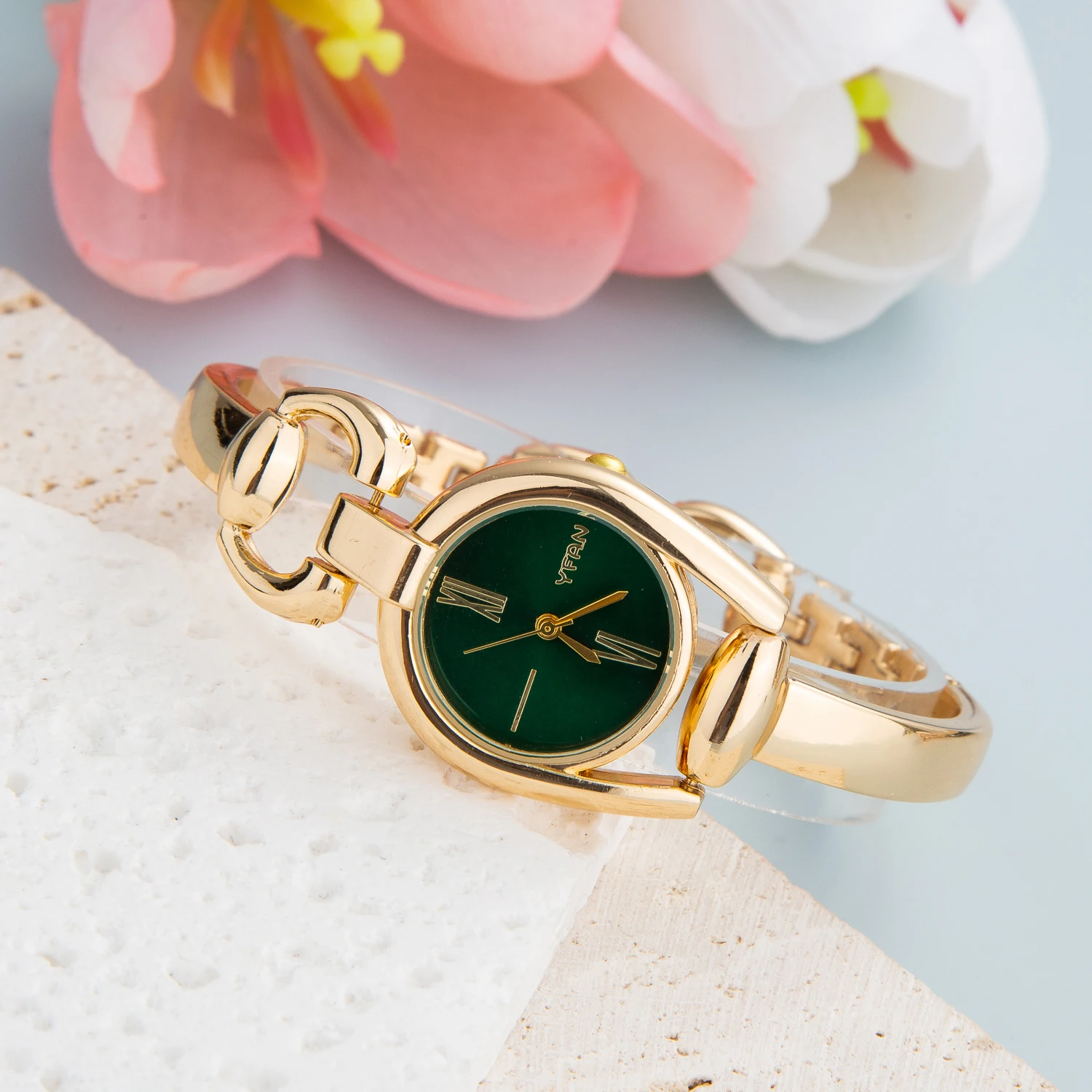 Best Selling Products 2023 Cute Luxury Gold Watch for Women Designer Clothes Fashion Stainless Steel Quartz Wristwatches