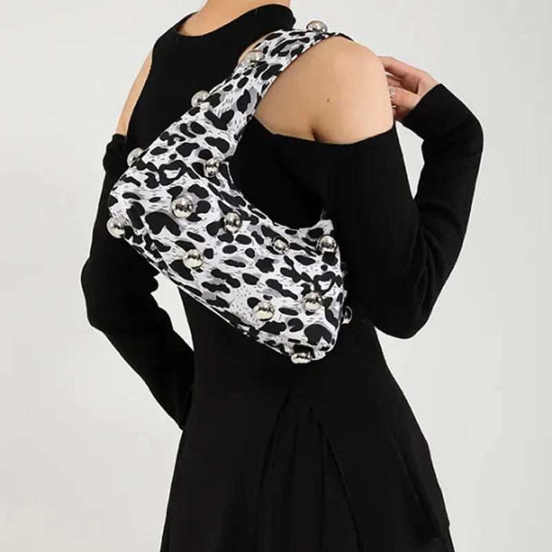 Новая женская сумка с леопардовым принтом модная через плечо заклепками женские