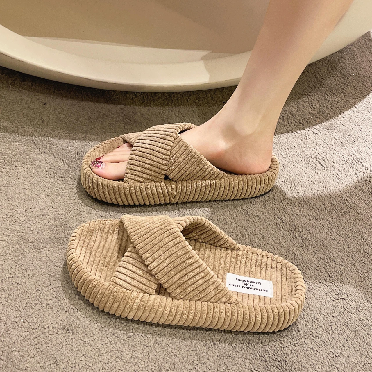 

Slippers Casual Low Flat Shoes Female Platform Slipers Women Slides Luxury Soft 2022 Rubber Leisure PU Fashion Shoes Woman's Sli