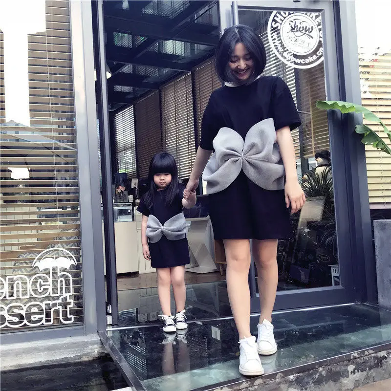 

Платье для мамы и дочки, черное платье для всей семьи, летняя одежда, новинка 2022, милое платье с бантом для мамы и девочек