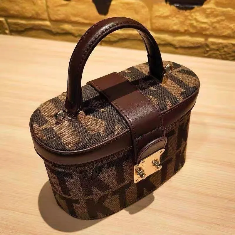 

New Popular Texture Handheld Small Square Bag Fashionable Retro Letter Single Shoulder Bag Westernized Crossbody Bag Box Bag