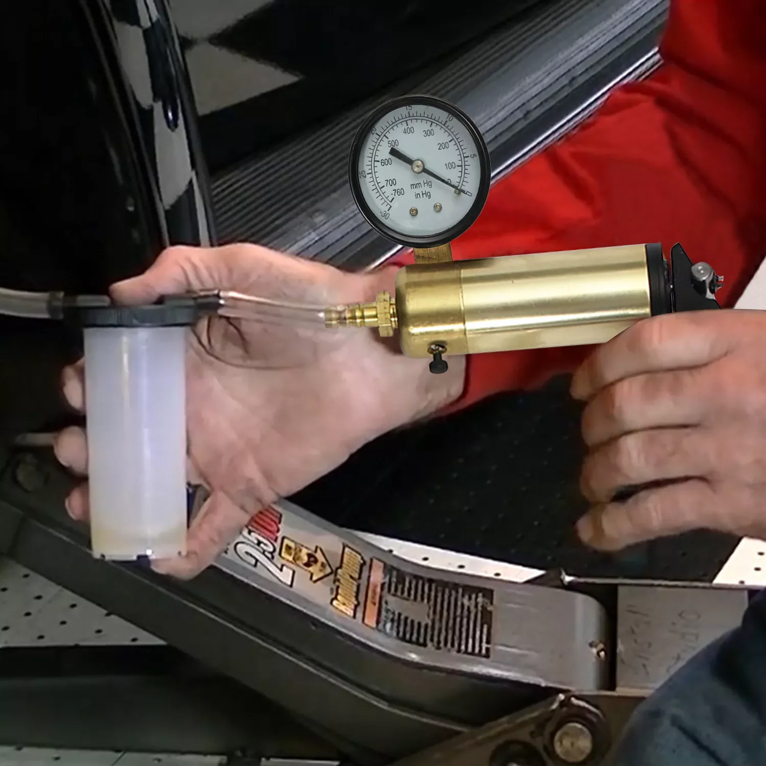 

Car Manual Vacuum Bleeding Brake Fluid Bleeder Tools Vacuum Pistol Pump Tester Kit Aluminum Pump Pressure Vacuum Gauge