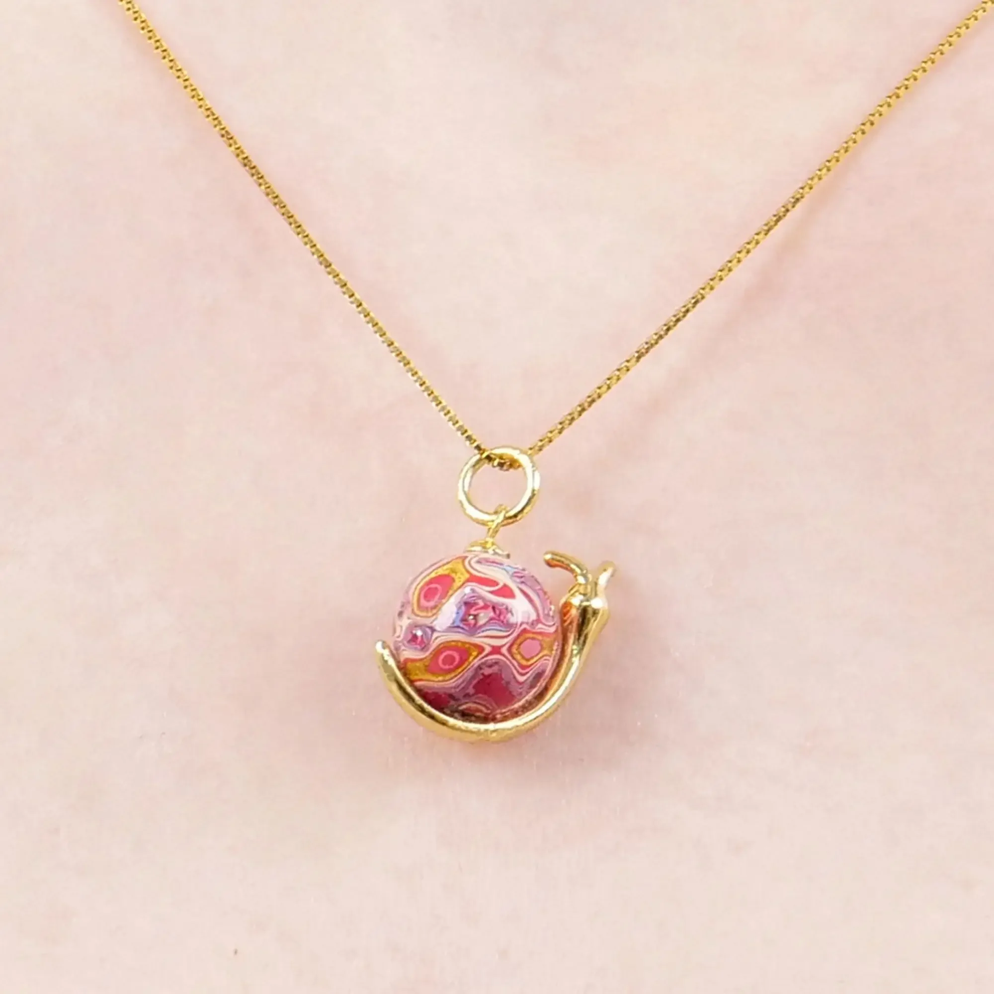 Креативное ожерелье с подвеской из бисера в восточном лаке и разноцветным