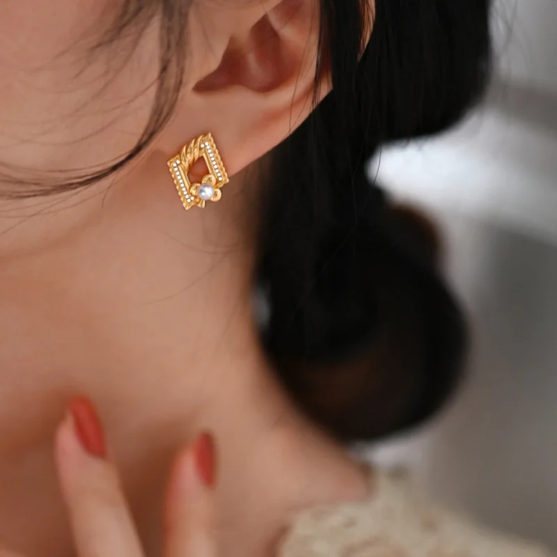 

Small Love Square Diamond Pearl Earrings Female European And American Hollow French Accessories Poker Maze Ladies Earrings