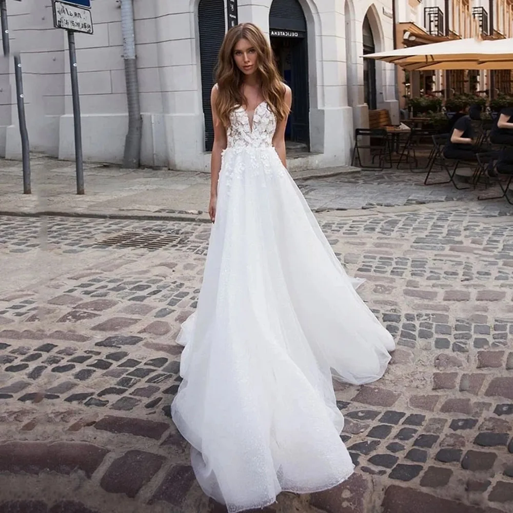 

Bling Backless Boho A-Line Wedding Dress Sleeveless Lace Appliques Bridal Gown Spaghetti Straps Train Robe De Mariee
