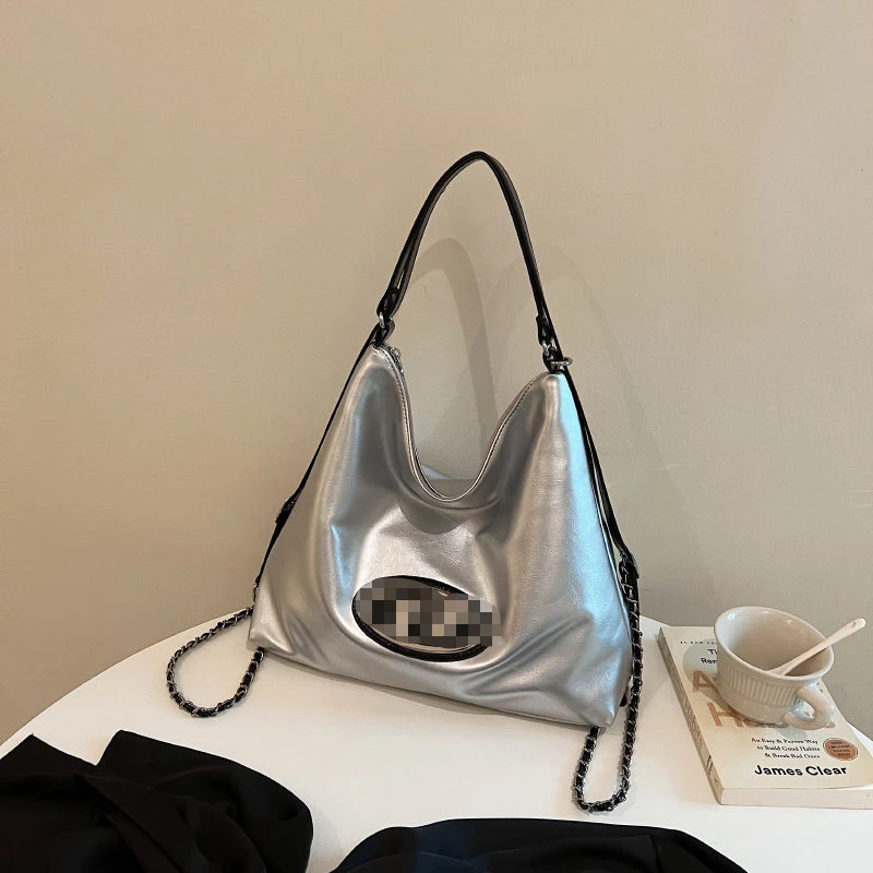 

Fashion 2023 New High Capacity Carrying Bag for Women Silver PU Leather Simple Shoulder Bag Ins Fashion Designer Luxury Backpack