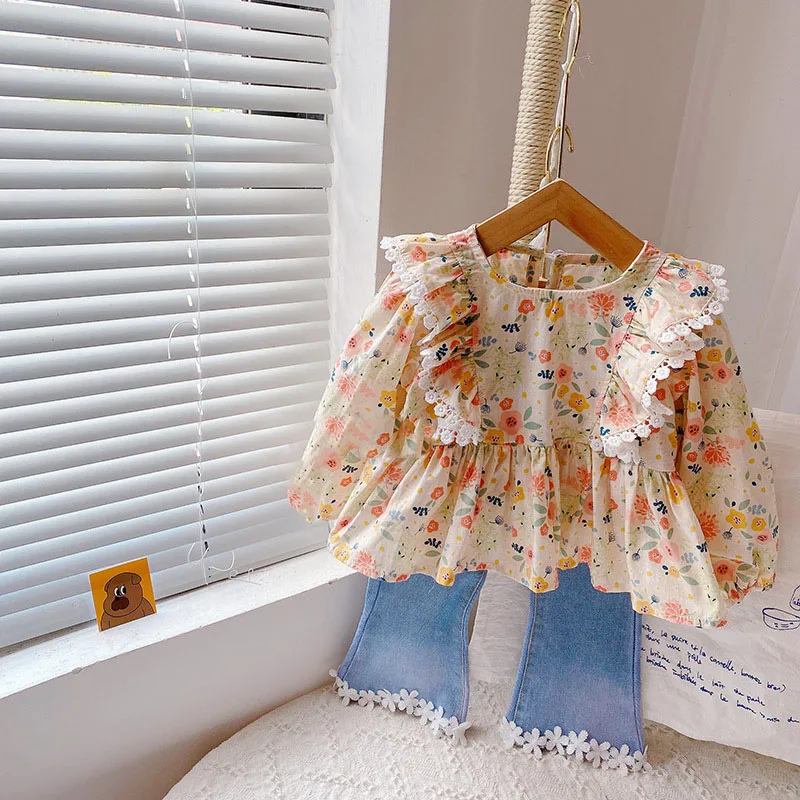 

2023 Spring And Autumn Girls' Suits Children Girls Clothes Floral Lace Stitching Top + Denim Flared Pants Girls Clothing Set
