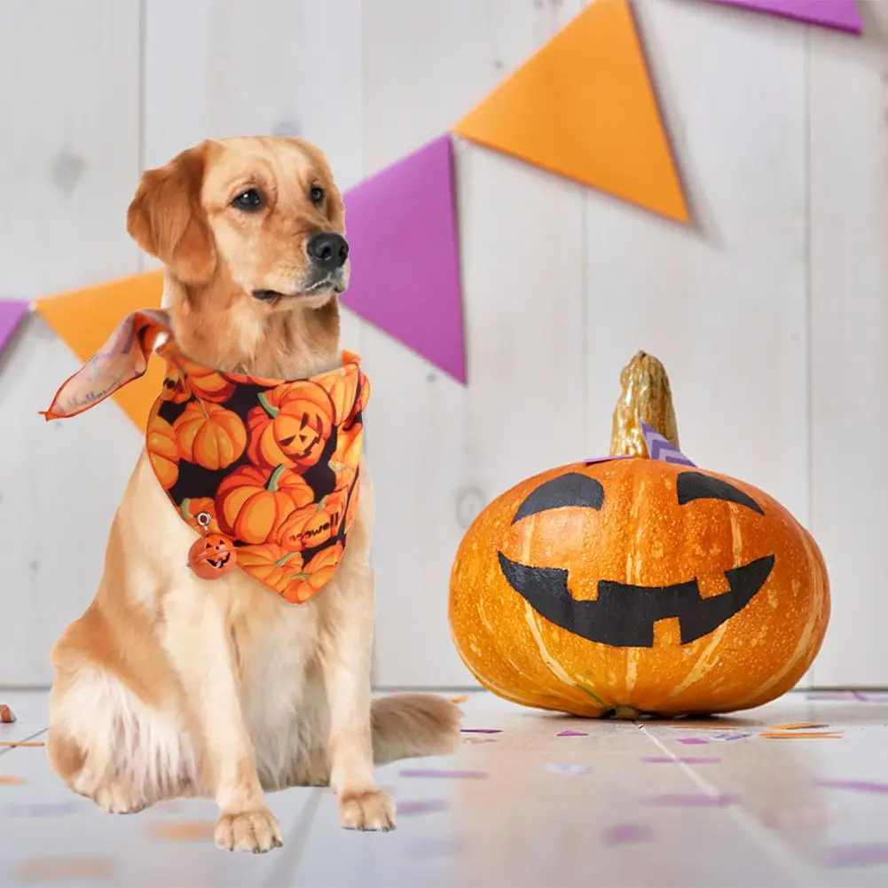 

Треугольный шарф для домашних животных, мягкая воздухопроницаемая Бандана с рисунком тыквы, для собак и кошек, нагрудник с колокольчиком, т...