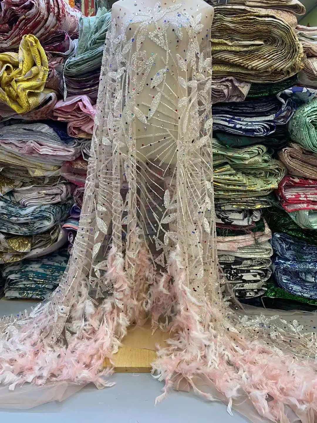 

Luxurious Nigerian French Feather Big Stones Lace Fabric High Quality African Hot Sale Sequins Groom Fabric For Wedding Dress