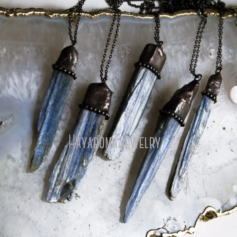 Ожерелье NM43295 с кристаллами голубого кианита, минималистичное эффектное ожерелье с лезвием кианита на Хэллоуин