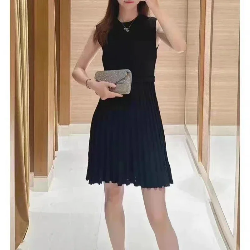 

2023 Summer New Splicing Round Neck Pleated Black Sleeveless Knitted Dress Women