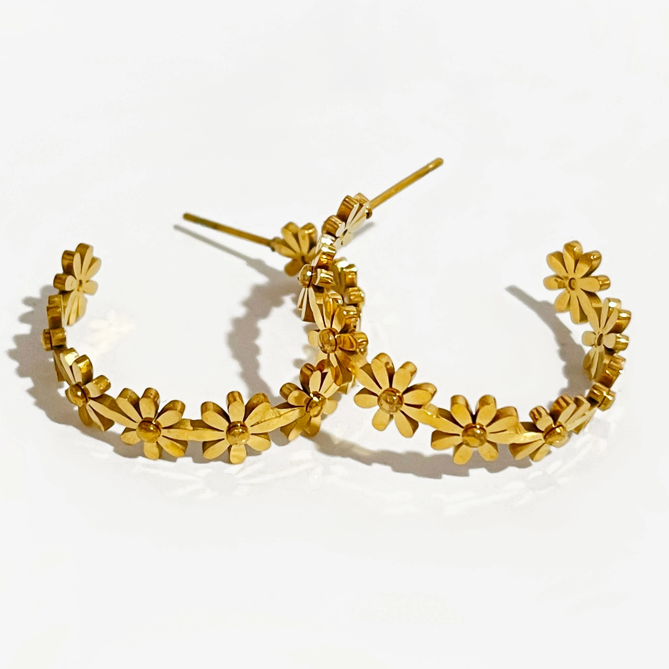 

Peri'sbox Stainless Steel Gold Plated Multi Daisy Hoop Earrings Women Dainty Floral Jewelry Boucle D’oreille Acier Inoxidable