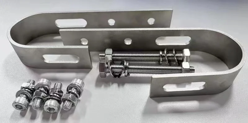 Регулируемый кронштейн с треугольниками для установки на балконе склад в