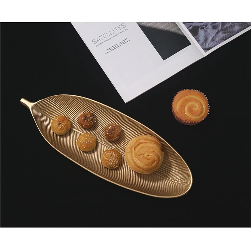 Скандинавский декоративный поднос в форме золотых листьев сервировочный поддон