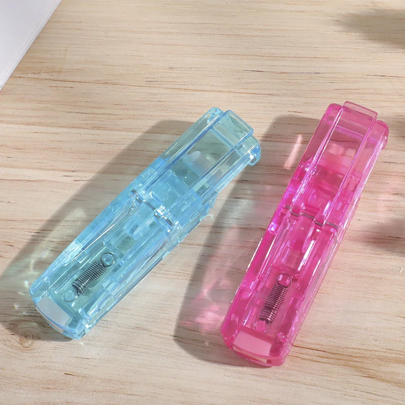

Mini portable eyelash curler manual long-lasting curling partial eyelashes without clipping meat to send replacement pads